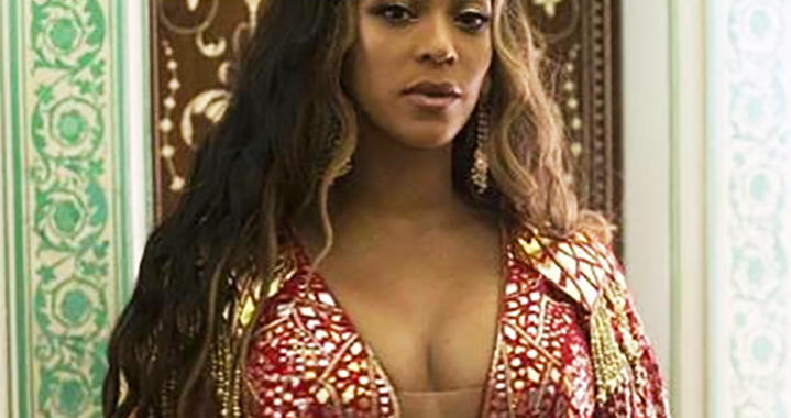 BEYONCE WEARS and PERFORMS IN STUNNING KHOSLA JANI GOWN