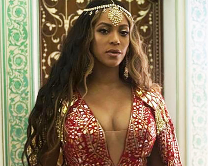 BEYONCE WEARS and PERFORMS IN STUNNING KHOSLA JANI GOWN
